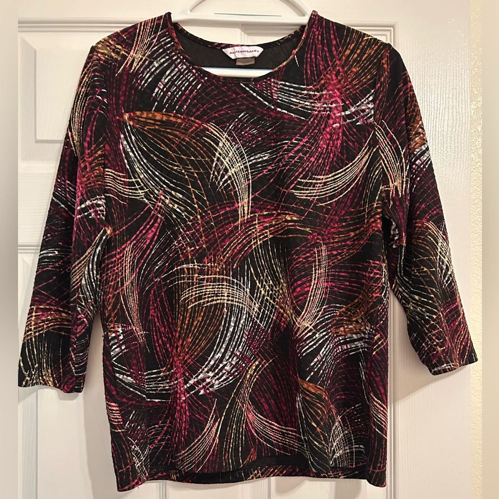 Alison Daley Abstract Prin, 3/4 Sleeve Top. It has a bit of stretch to it. - Picture 2 of 6
